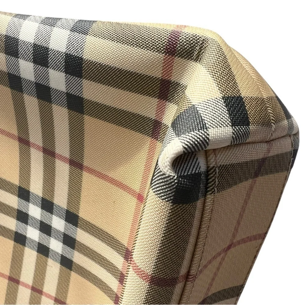 Classic Burberry Nova Check Bag - Picture 2 of 9